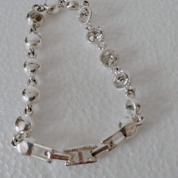 Avon SAQ Statement Tennis Bracelet Bling Rhinestone Crystal Silver Tone 7.5" - Picture 7 of 9